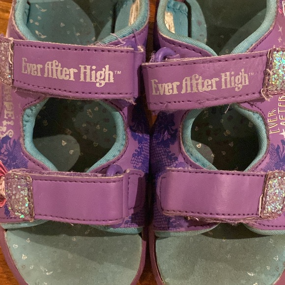 Girls Ever After High Rebels open toe Velcro sandals - Picture 3 of 11